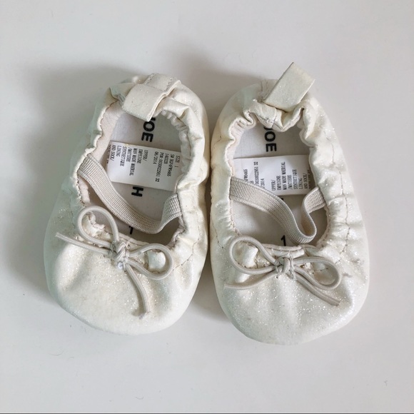 10/$30 JOE FRESH sz1 White Shimmer Baby Mary Janes
